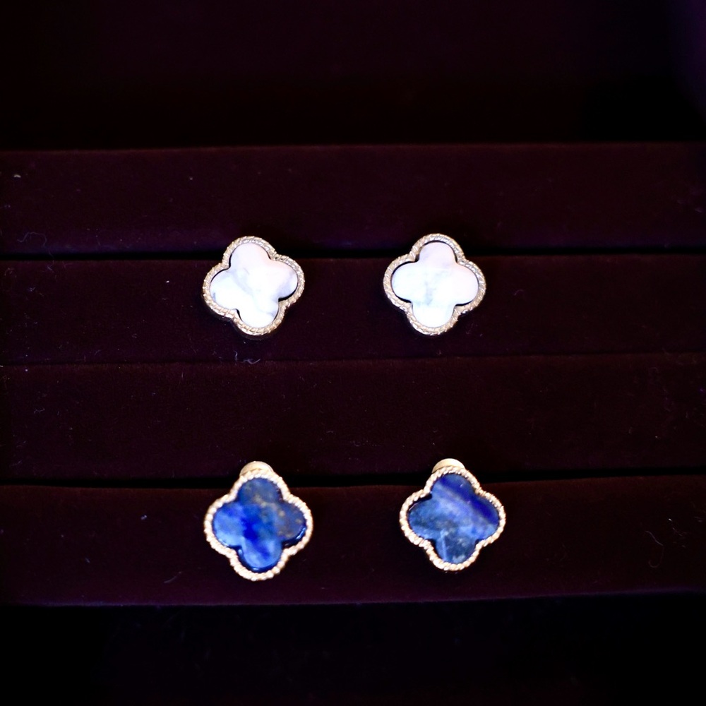 Set of 2 Clover Shaped Earrings